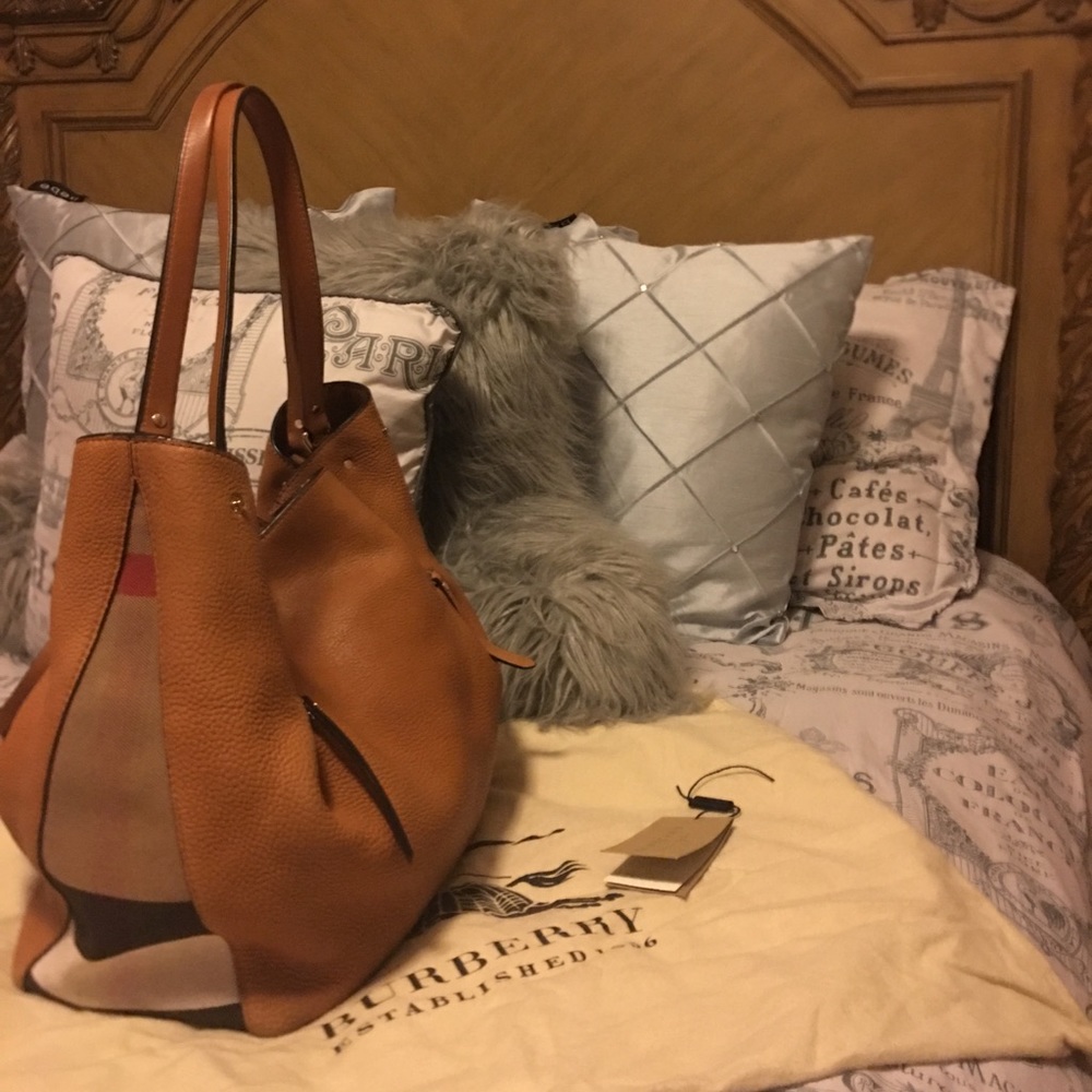 SOLD!!! 🥳Burberry Brit medium Maidstone👜